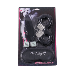 Kit erótico negro con antifaz, esposas, plumas y dados sensuales